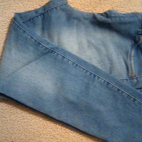 D. Jeans Ankle Style, Size 10, Worn Look, mid rise - Picture 2 of 7